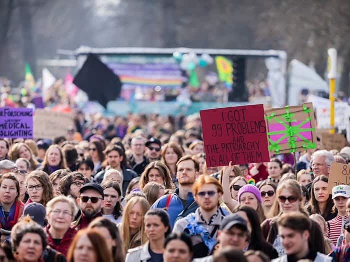 Rund 40.000 Menschen bei Demos zum Internationalen Frauentag in Berlin