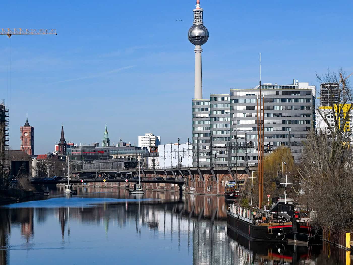 In der Nacht wird es eisig: In Bodennähe ist Frost bis zu minus zehn Grad zu erwarten. / Foto: Jens Kalaene/dpa