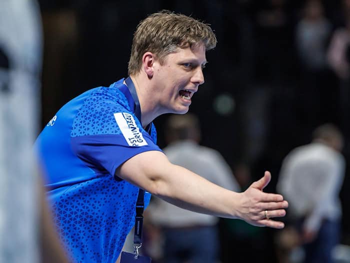 Nicolej Krickau steht seit September bei den Füchsen an der Seitenlinie.  / Foto: Andreas Gora/dpa