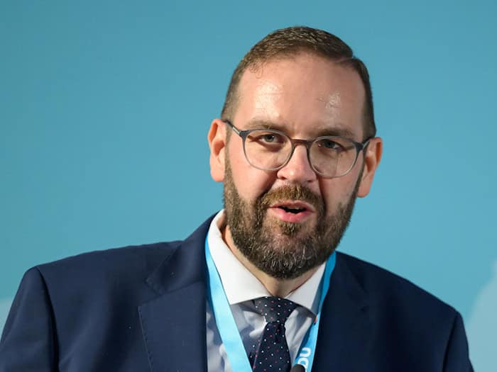 Gordon Hoffmann - der mit den Schülern tanzt