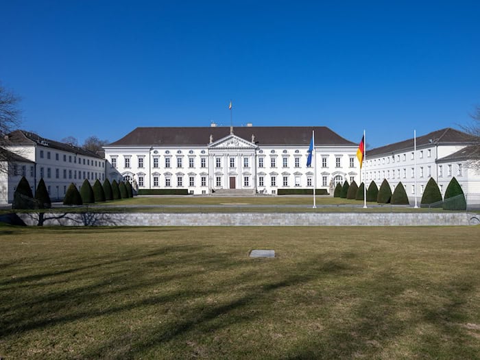 Wird auch abgesperrt: Schloss Bellevue. (Archivbild) / Foto: Soeren Stache/dpa/ZB