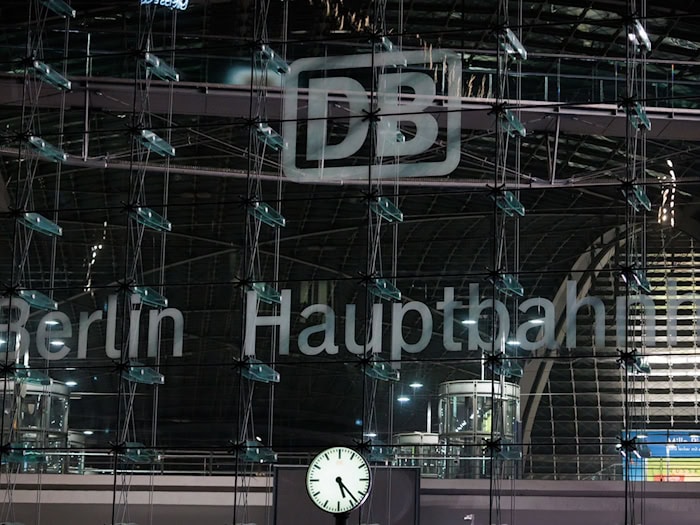 Am Berliner Hauptbahnhof stehen nun die meisten Rolltreppen still. (Archivbild) / Foto: Carsten Koall/dpa