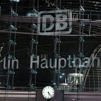 Am Berliner Hauptbahnhof stehen nun die meisten Rolltreppen still. (Archivbild) / Foto: Carsten Koall/dpa