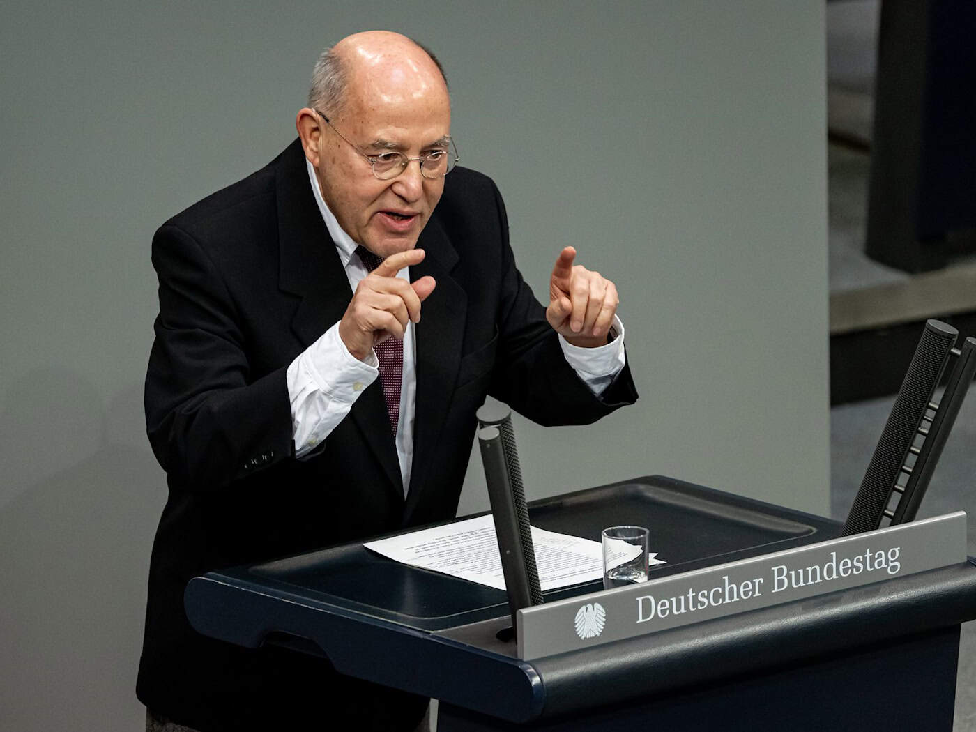 Gregor Gysi hat selbst jüdische Wurzeln. (Archivbild) / Foto: Fabian Sommer/dpa