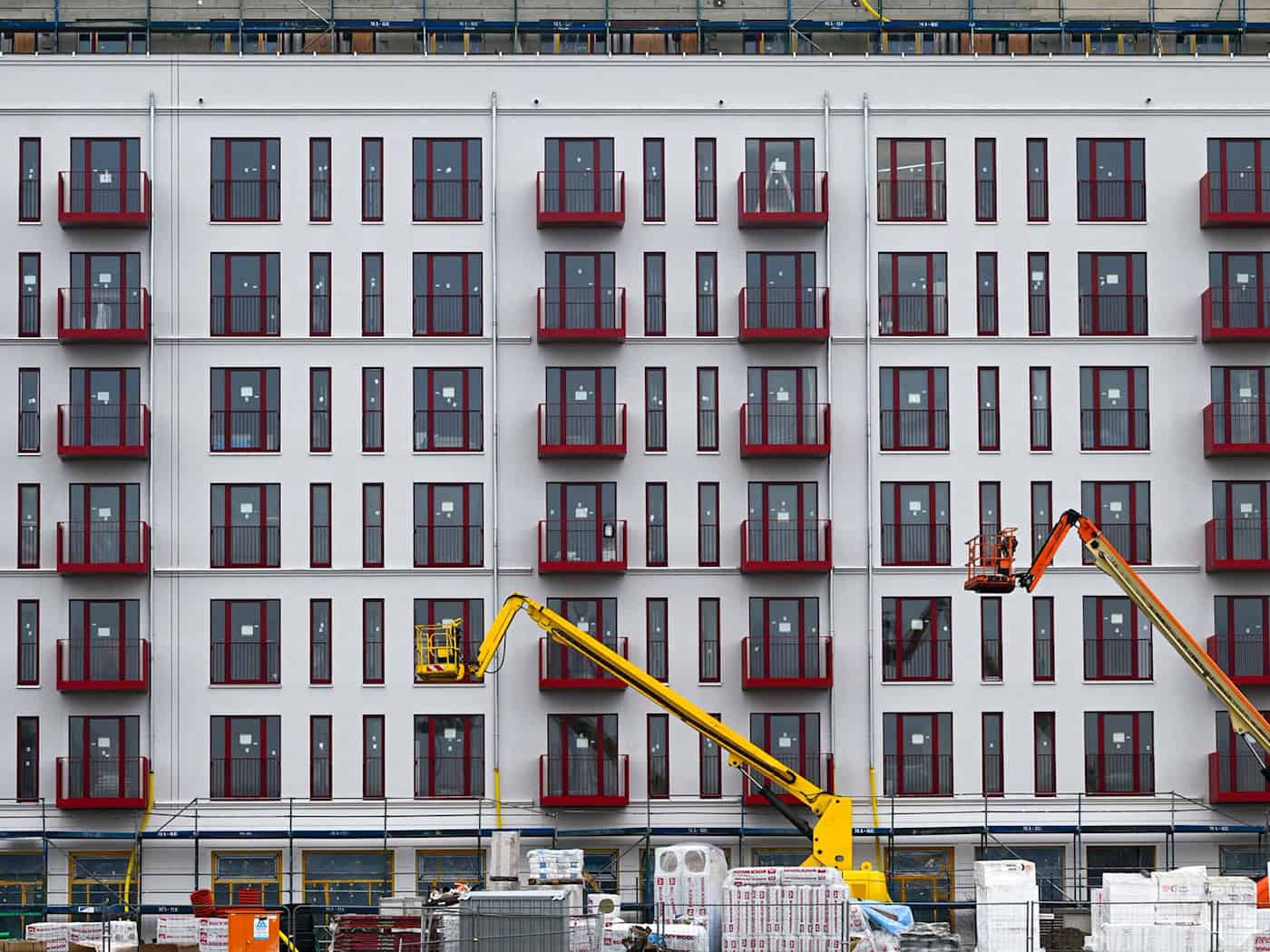 Die Angebotsmieten in Berlin sind erstmals seit vielen Jahren kaum gestiegen. (Archivbild) / Foto: Jens Kalaene/dpa