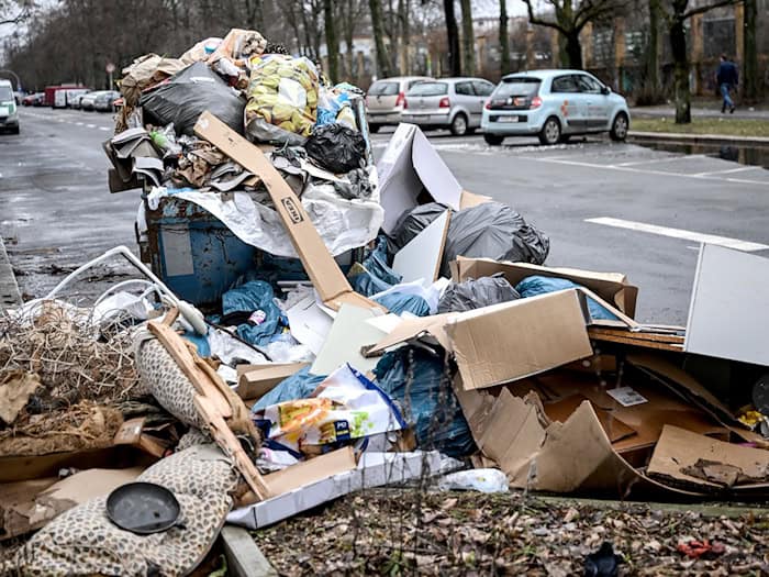 Der Senat startet eine Kampagne gegen Sperrmüll auf Berlins Straßen. (Archivbild) / Foto: Britta Pedersen/dpa
