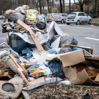Der Senat startet eine Kampagne gegen Sperrmüll auf Berlins Straßen. (Archivbild) / Foto: Britta Pedersen/dpa
