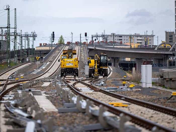 Die Inbetriebnahme einer neuen Bahnstrecke zwischen dem Hauptbahnhof und dem Nordring verzögert sich weiter. (Archivbild) / Foto: Monika Skolimowska/dpa