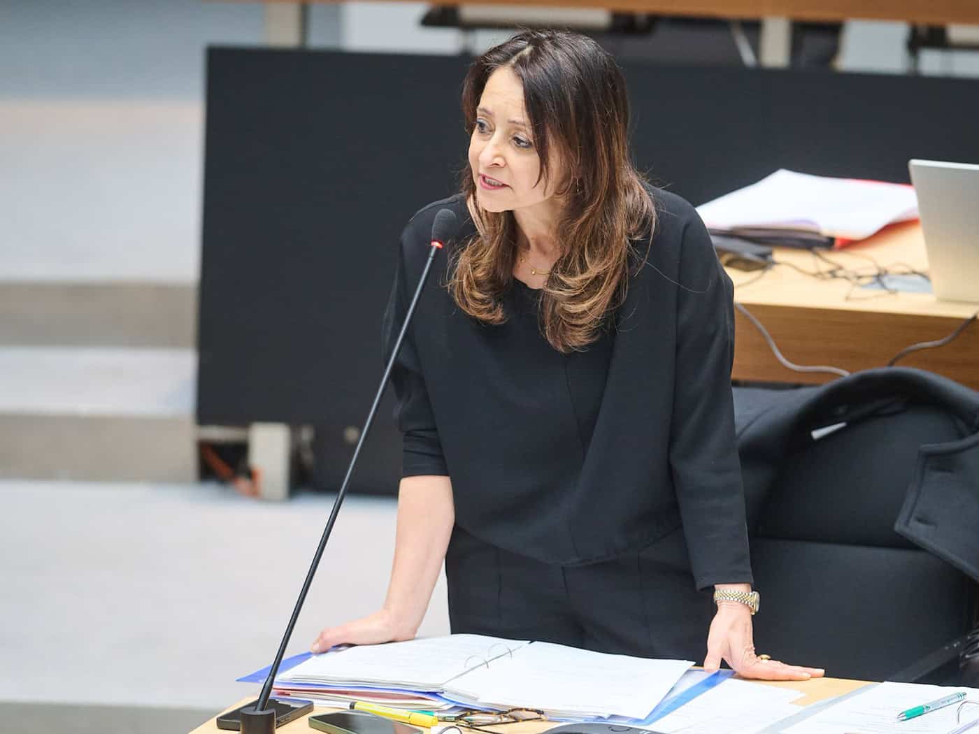 Berlins iranstämmige Justizsenatorin Badenberg hofft auf Freiheit für ihr Herkunftsland.  / Foto: Annette Riedl/dpa