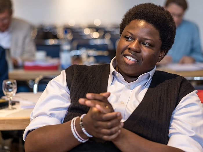 Der Landesvorsitzende der Jusos Brandenburg, Leonel Richy Andicene, kritisiert den Koalitionsvertrag von SPD und CDU. (Archivbild) / Foto: Frank Hammerschmidt/dpa