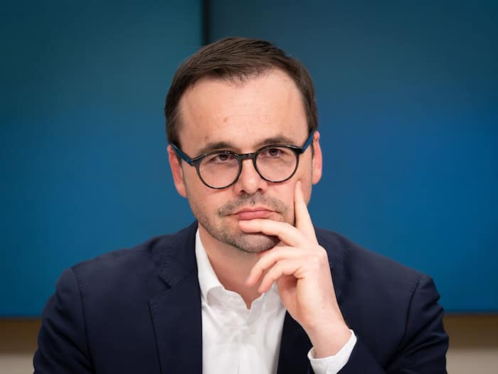 Brandenburgs CDU-Landeschef Jan Redmann wird Innenminister und strebt zwei Staatssekretäre an (Archivbild). / Foto: Soeren Stache/dpa