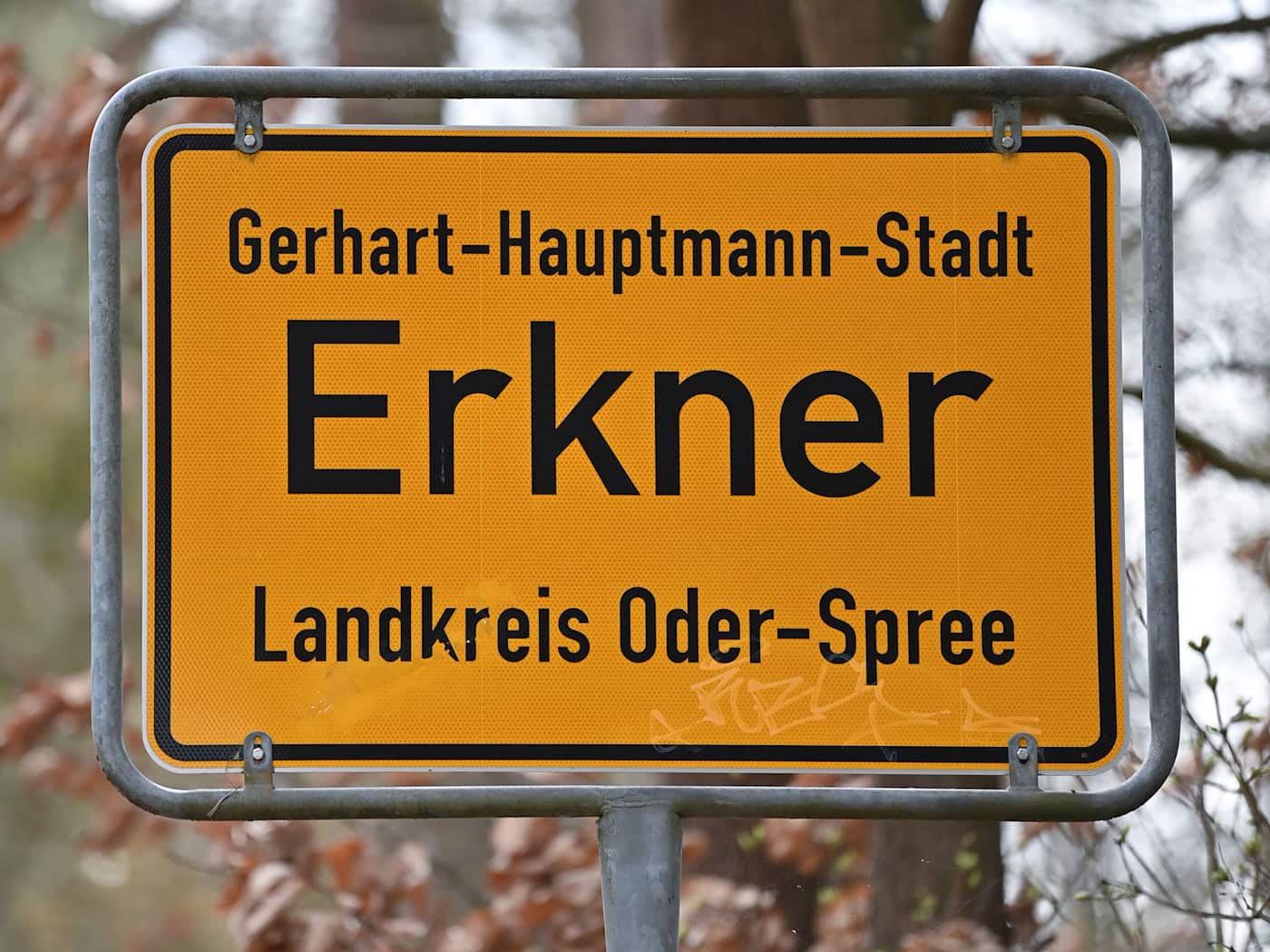 Ein Schwimm - und Tauchsportverein in Erkner ruft mutige Schwimmer auf, sich am Ostersamstag mit bunten Schwimmhilfen in der Spree treiben zu lassen. (Symbolbild) / Foto: Patrick Pleul/dpa-Zentralbild/dpa