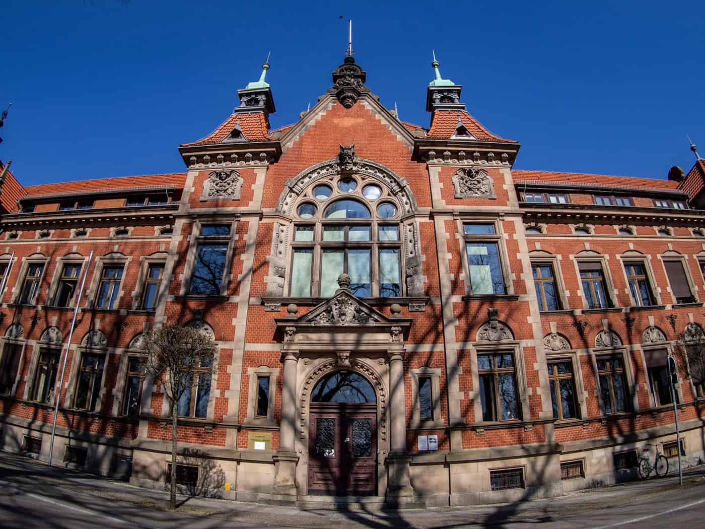 Ein Untersuchungsausschuss des Brandenburger Landtags soll auf Initiative der AfD die Flüchtlingsunterbringung im Landkreis Ostprignitz-Ruppin untersuchen (Archivbild).  / Foto: Paul Zinken/dpa