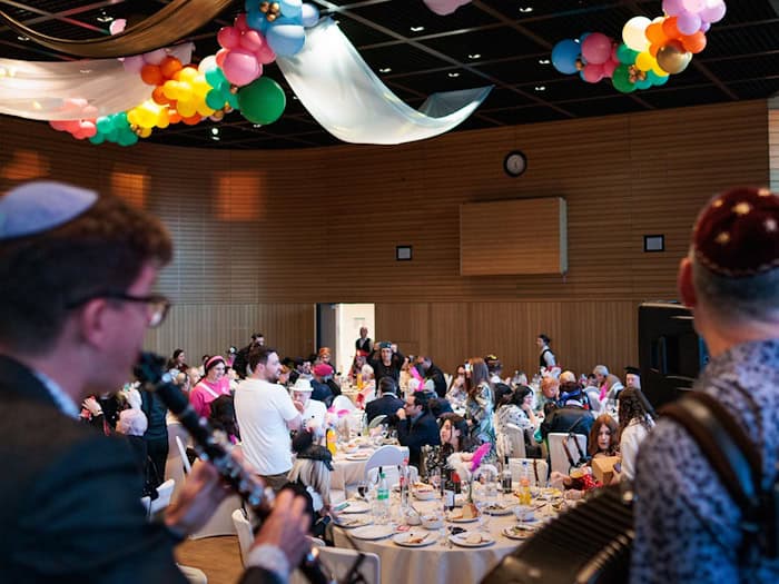 Die Jüdische Gemeinde hat zum Purim-Fest geladen.  / Foto: Carsten Koall/dpa