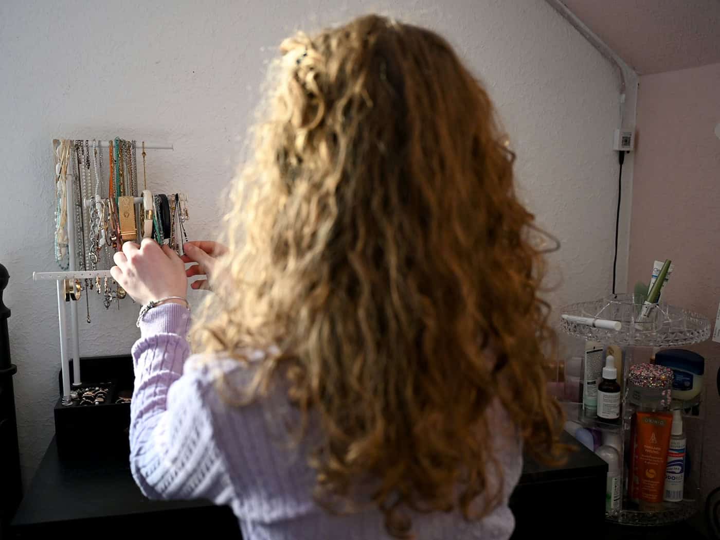  Matilda verwandelt ihr Zimmer schon seit längerem in ein Jugendzimmer. / Foto: Markus Lenhardt/dpa