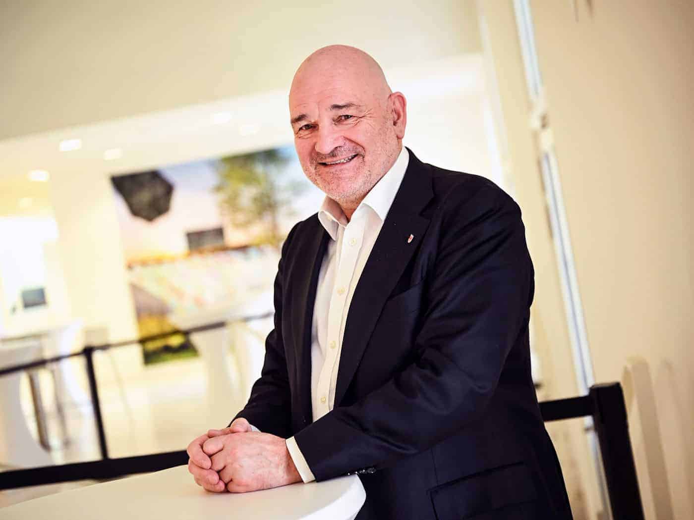 Der neue Brandenburger Verkehrsminister Robert Crumbach (SPD) kritisiert das späte Ende der Sanierung der Bahnstrecke Berlin-Hamburg (Archivbild). / Foto: Britta Pedersen/dpa