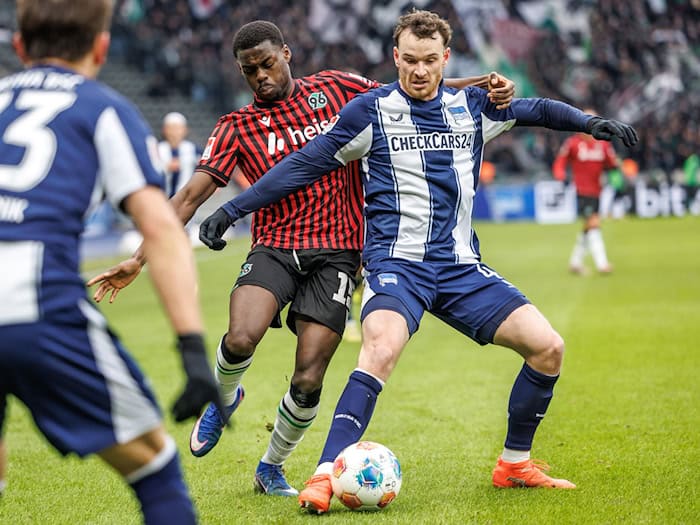 Bleibt in Berlin: Pascal Klemens (r). (Archivbild) / Foto: Andreas Gora/dpa