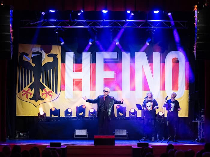 «Made in Germany»- das Motto der Tournee von Schlager- und Volksmusikstar Heino. (Archivbild) / Foto: Sebastian Kahnert/dpa