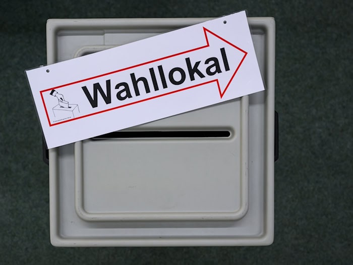 Nach einem Stopp der Bürgermeisterwahl in Strausberg durch den Landrat hat ein Gericht dessen Eingreifen als rechtswidrig kassiert. Jetzt wird die Stichwahl nachgeholt. (Symbolbild) / Foto: Patrick Pleul/dpa