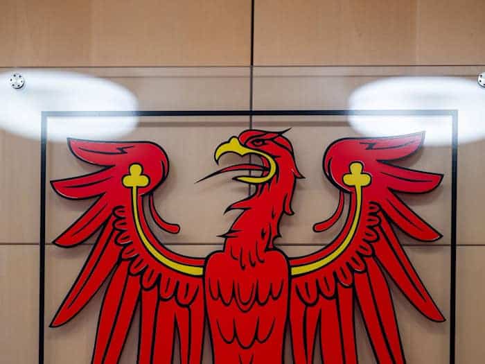 Ein 35-jähriger Mann steht am Donnerstag vor dem Landgericht in Neuruppin. (Symbolbild) / Foto: Soeren Stache/dpa