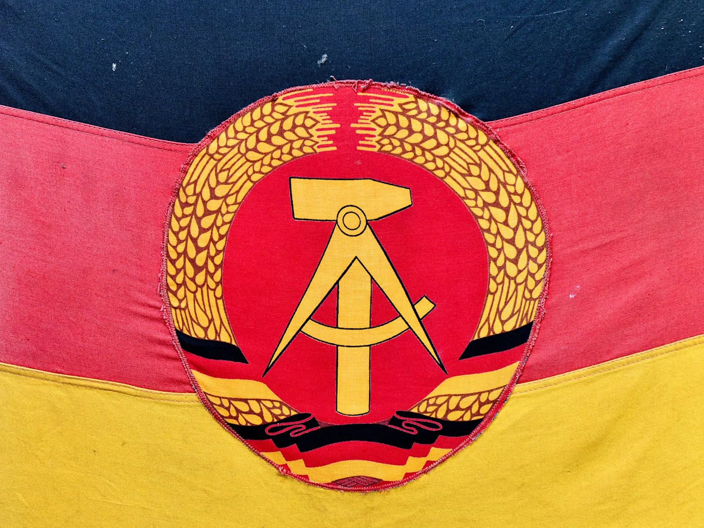 Viele Symbole der DDR sind schnell aus der Öffentlichkeit verschwunden. (Archivbild)  / Foto: Patrick Pleul/dpa-Zentralbild/dpa