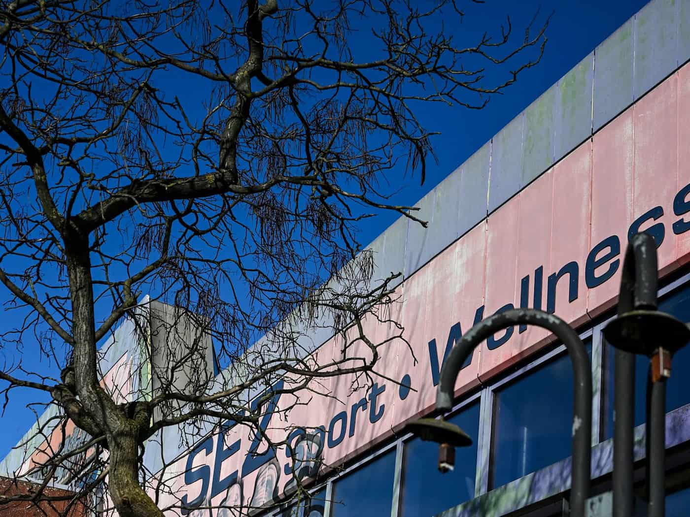 Über die Zukunft des ehemaligen Sport- und Erholungszentrums (SEZ) in Berlin-Friedrichshain wird weiter diskutiert. (Archivbild)  / Foto: Jens Kalaene/dpa