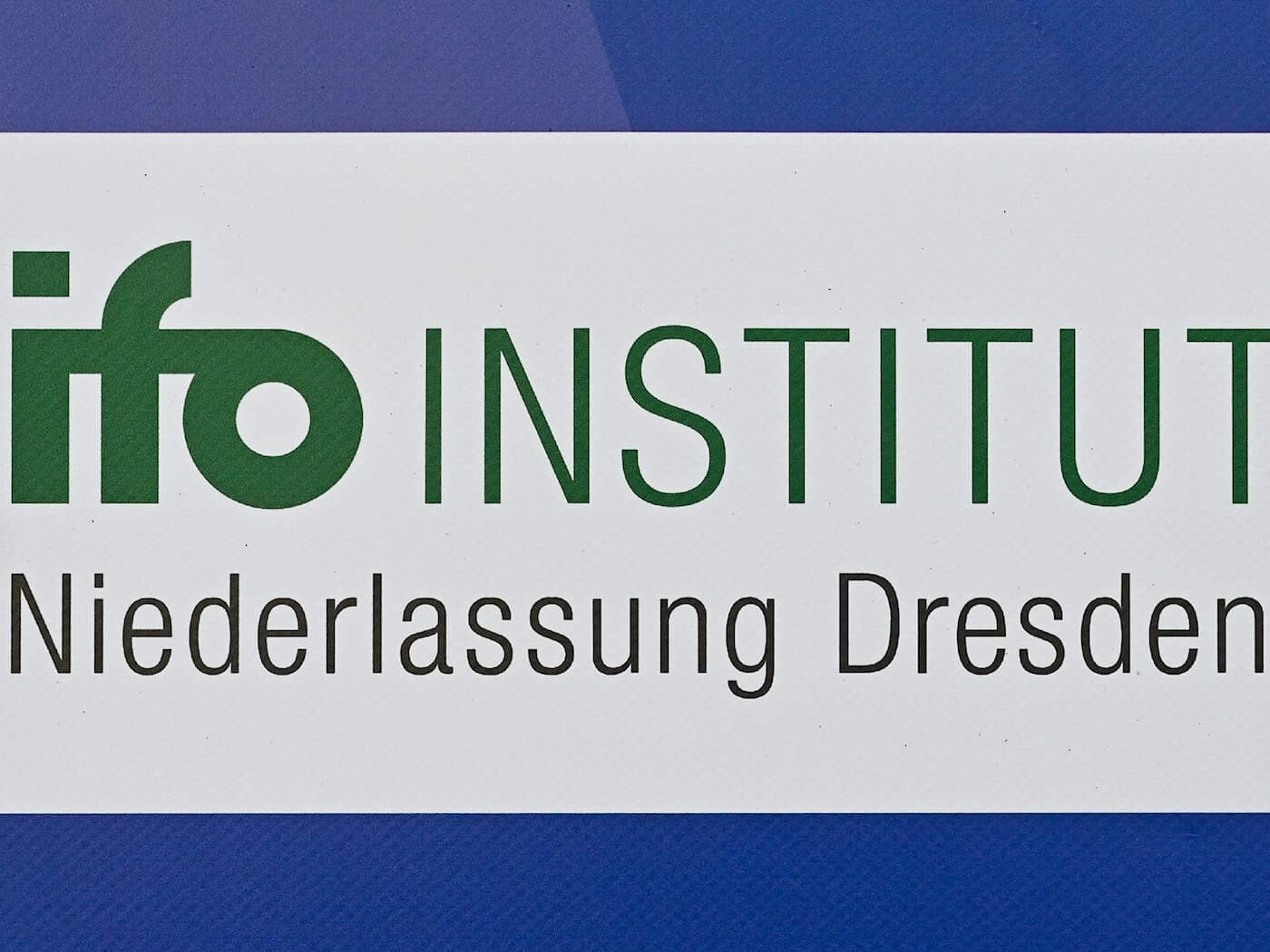 Laut einer Befragung des Dresdner Ifo Institutes bewerten ostdeutschen Unternehmen die Wirtschaftspolitik der Bundesregierung besonders kritisch (Symbolbild).  / Foto: Patrick Pleul/dpa-Zentralbild/dpa