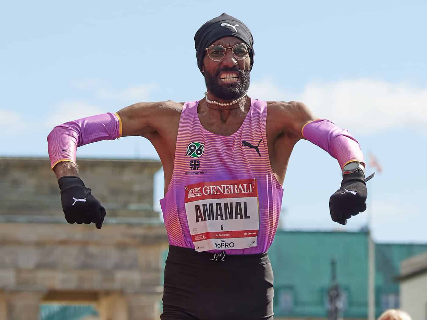 Amanal Petros möchte am Sonntag in Berlin den deutschen Halbmarathon-Rekord angreifen. (Archivbild) / Foto: Joerg Carstensen/dpa