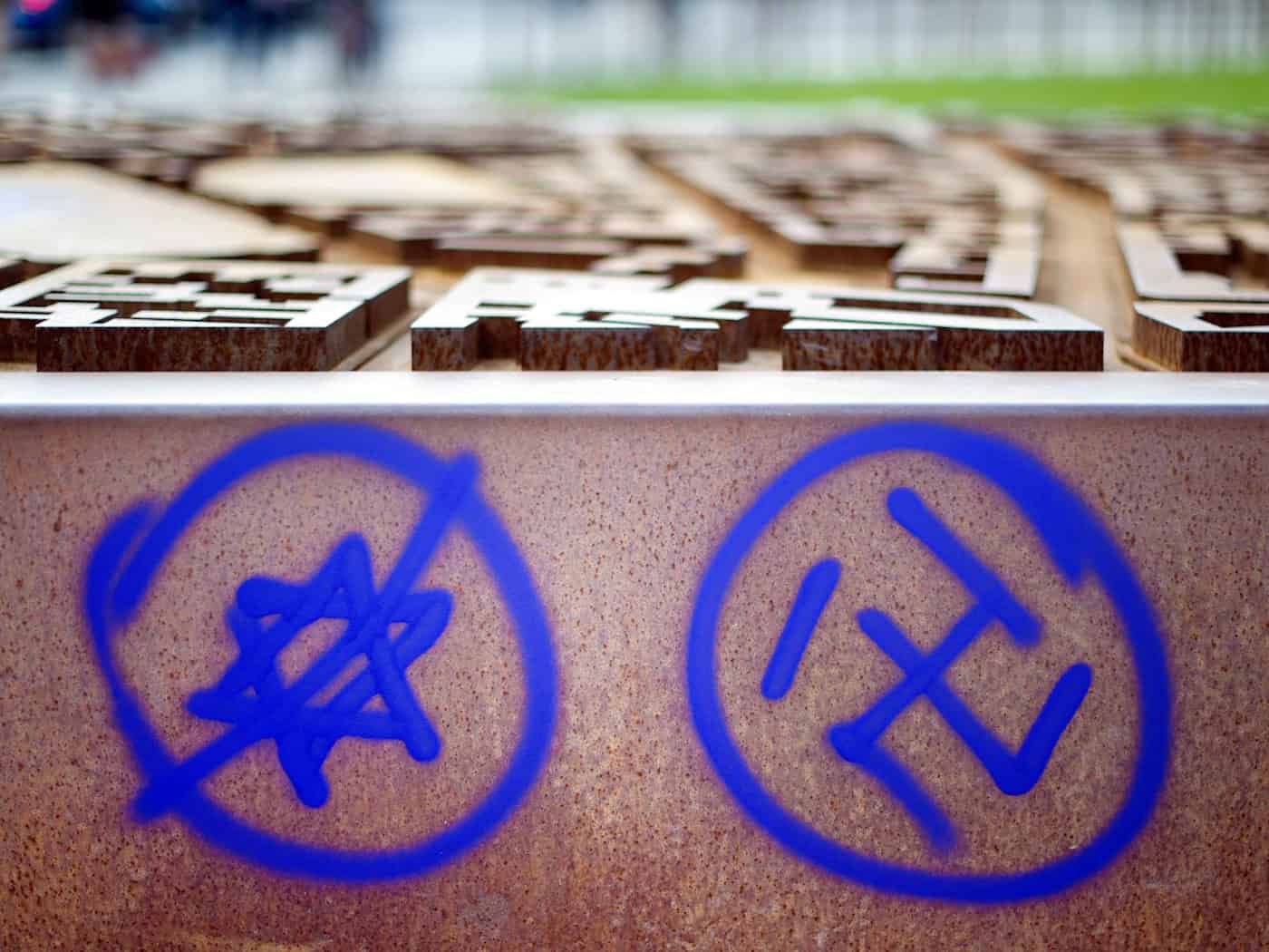 Straftaten gegen Jüdinnen und Juden dürfen aus Sicht des Beauftragten gegen Antisemitismus nicht als Randphänomen gesehen werden. (Symbolbild) / Foto: Daniel Reinhardt/dpa