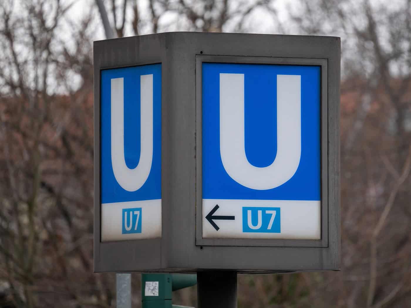 Ein Elektroteil an einem U-Bahnwaggon hatte gebrannt und stark gequalmt. (Symbolbild) / Foto: Monika Skolimowska/dpa