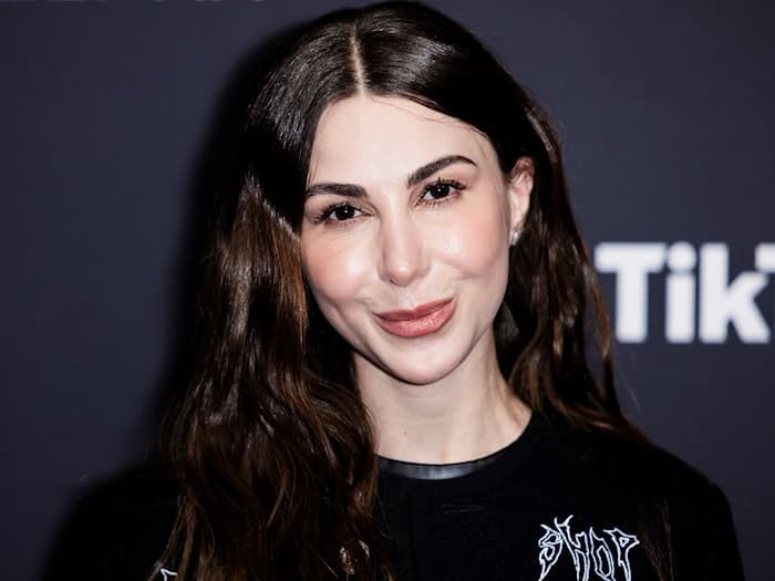 In den sozialen Netzwerken wird die Mutter Emi Arpa gerade angefeindet. (Archivbild)  / Foto: Christoph Soeder/dpa