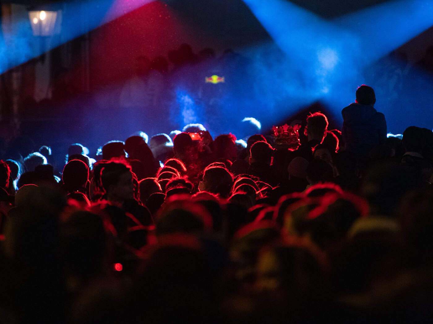  Auf einer Teenager-Party in Falkenberg wurden rassistische Parolen gerufen. (Symbolfoto)  / Foto: Sebastian Gollnow/dpa