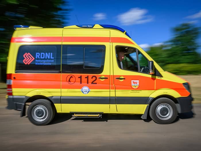 Die Stadt Cottbus erhebt erstmals Gebühren für Rettungsfahrten. (Symbolbild) / Foto: Patrick Pleul/dpa