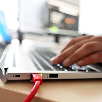 Gerade in der IT-Branche steigt der Bedarf an Fachkräften. (Symbolbild) / Foto: Uli Deck/dpa