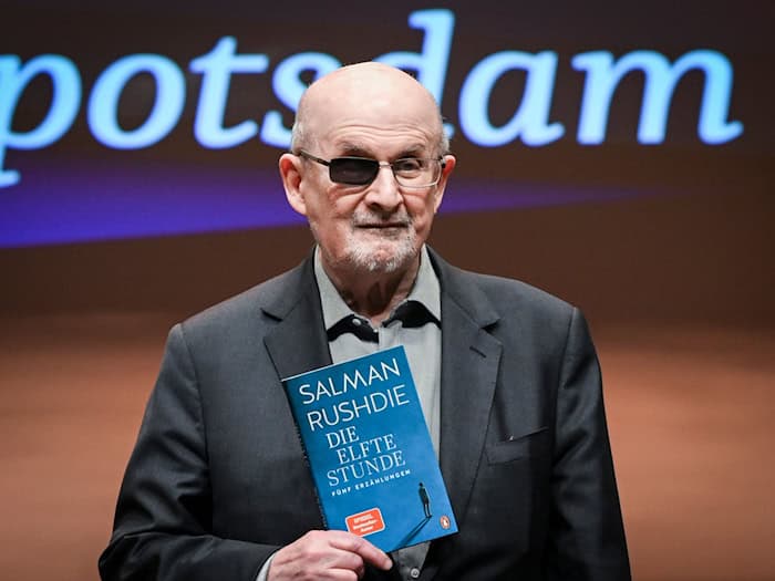 Nach Potsdam tritt Rushdie noch in Köln und München auf. / Foto: Jens Kalaene/dpa