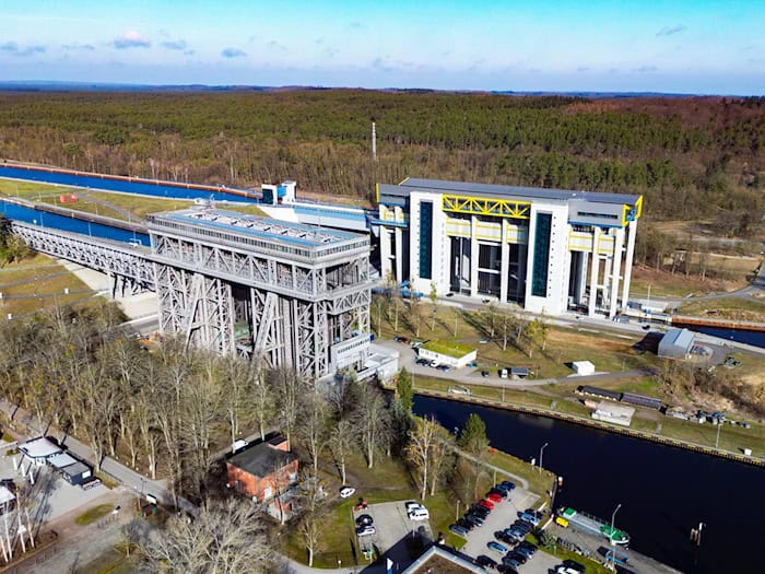 Im Schiffshebewerk startet die Saison für Besucherinnen und Besucher. (Archivbild) / Foto: Patrick Pleul/dpa