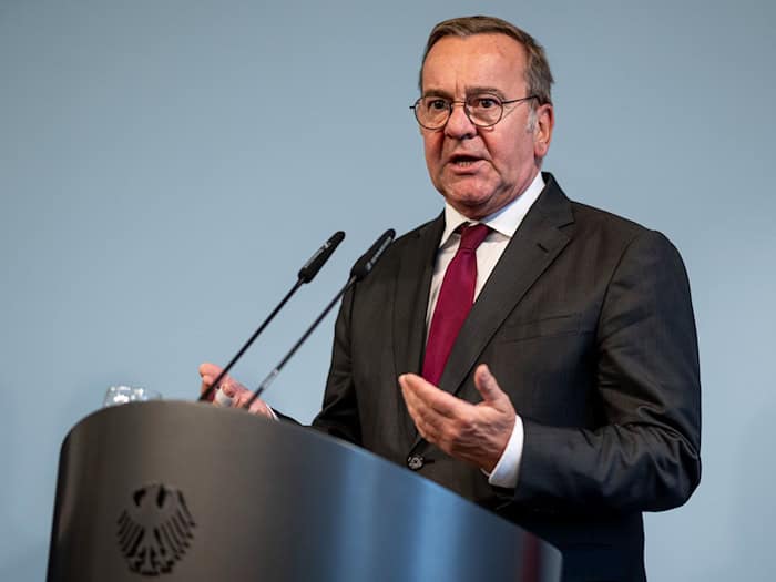 Die Mitglieder des Berliner Senats wollen sich mit Verteidigungsminister Boris Pistorius (SPD) beraten. (Archivbild) / Foto: Fabian Sommer/dpa