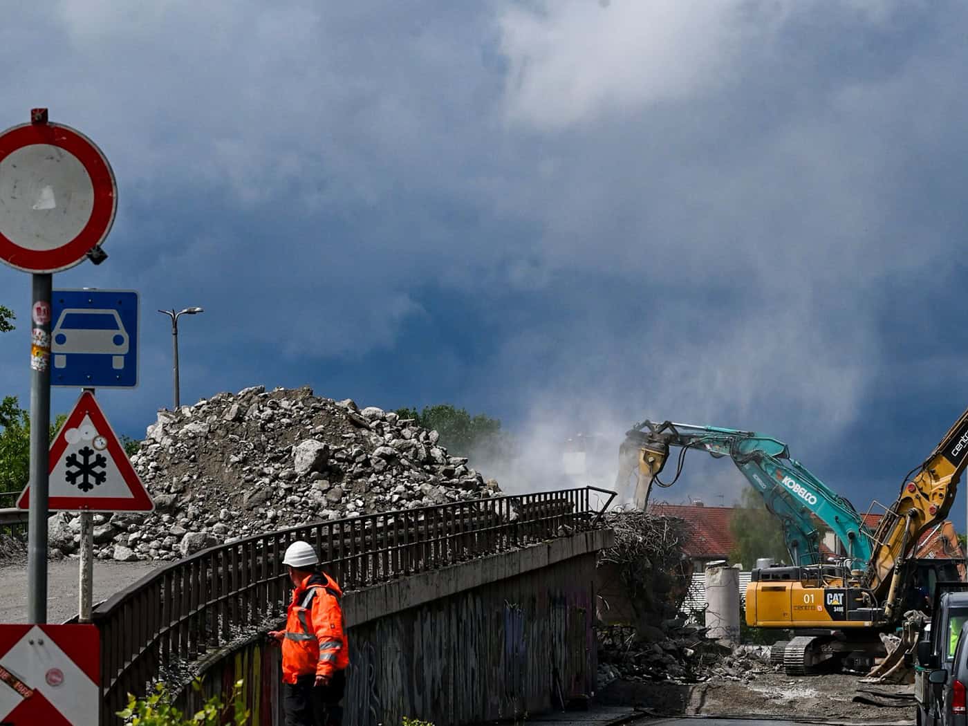 Im Berliner Ortsteil Oberschöneweide musste im vergangenen Jahr die Brücke an der Wuhlheide abgerissen werden. (Archivbild) / Foto: Jens Kalaene/dpa