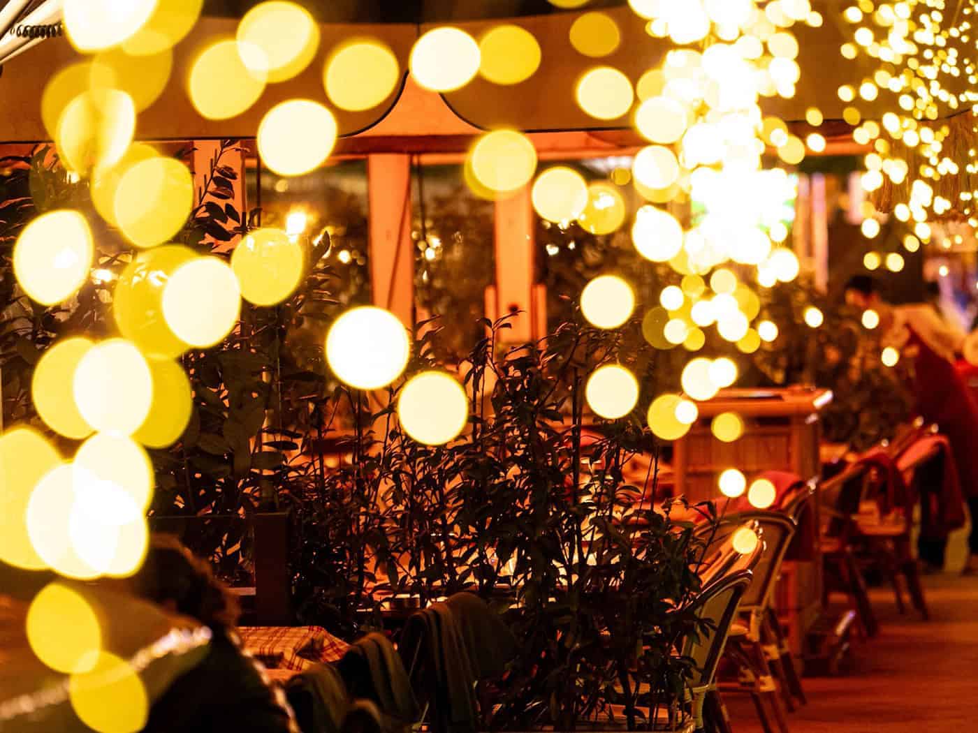 Berlins Gastwirte sollen ihre Außengastronomie länger öffnen dürfen - zumindest in Ausgehvierteln.    / Foto: Fabian Sommer/dpa