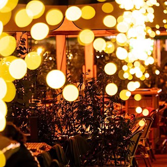 Berlins Gastwirte sollen ihre Außengastronomie länger öffnen dürfen - zumindest in Ausgehvierteln.    / Foto: Fabian Sommer/dpa