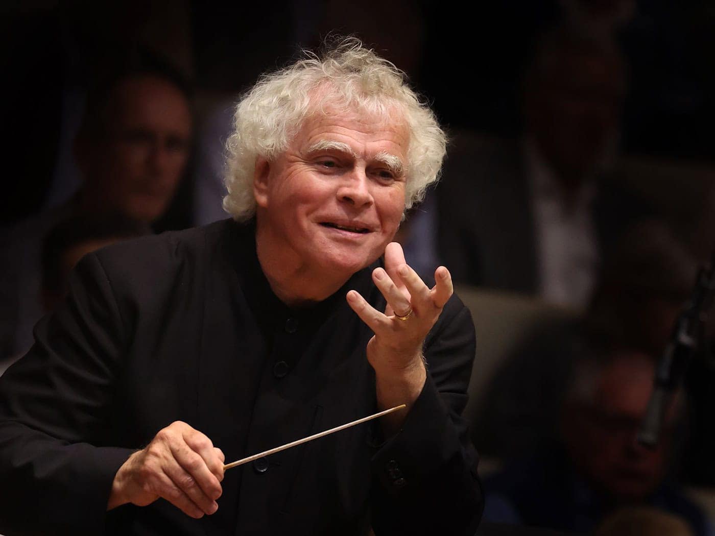 Berlin seit Jahren verbunden: Dirigent Simon Rattle. (Archivbild) / Foto: Karl-Josef Hildenbrand/dpa
