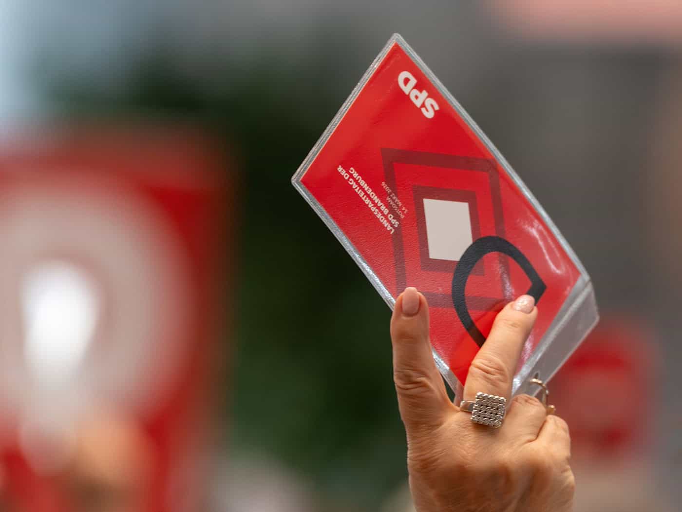 Nach der CDU stimmte auch die Brandenburger SPD dem Koalitionsvertrag zu.     / Foto: Soeren Stache/dpa