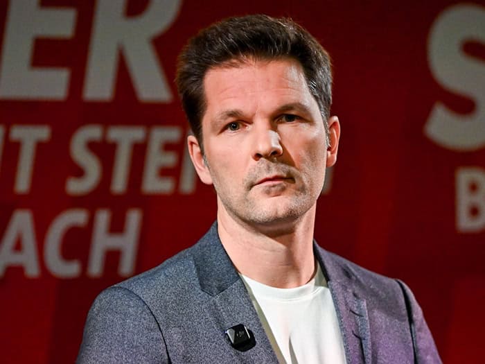 Steffen Krach, Spitzenkandidat der SPD für die Wahl zum Abgeordnetenhaus, steht im Club Lido in Kreuzberg. (Archivbild)  / Foto: Jens Kalaene/dpa