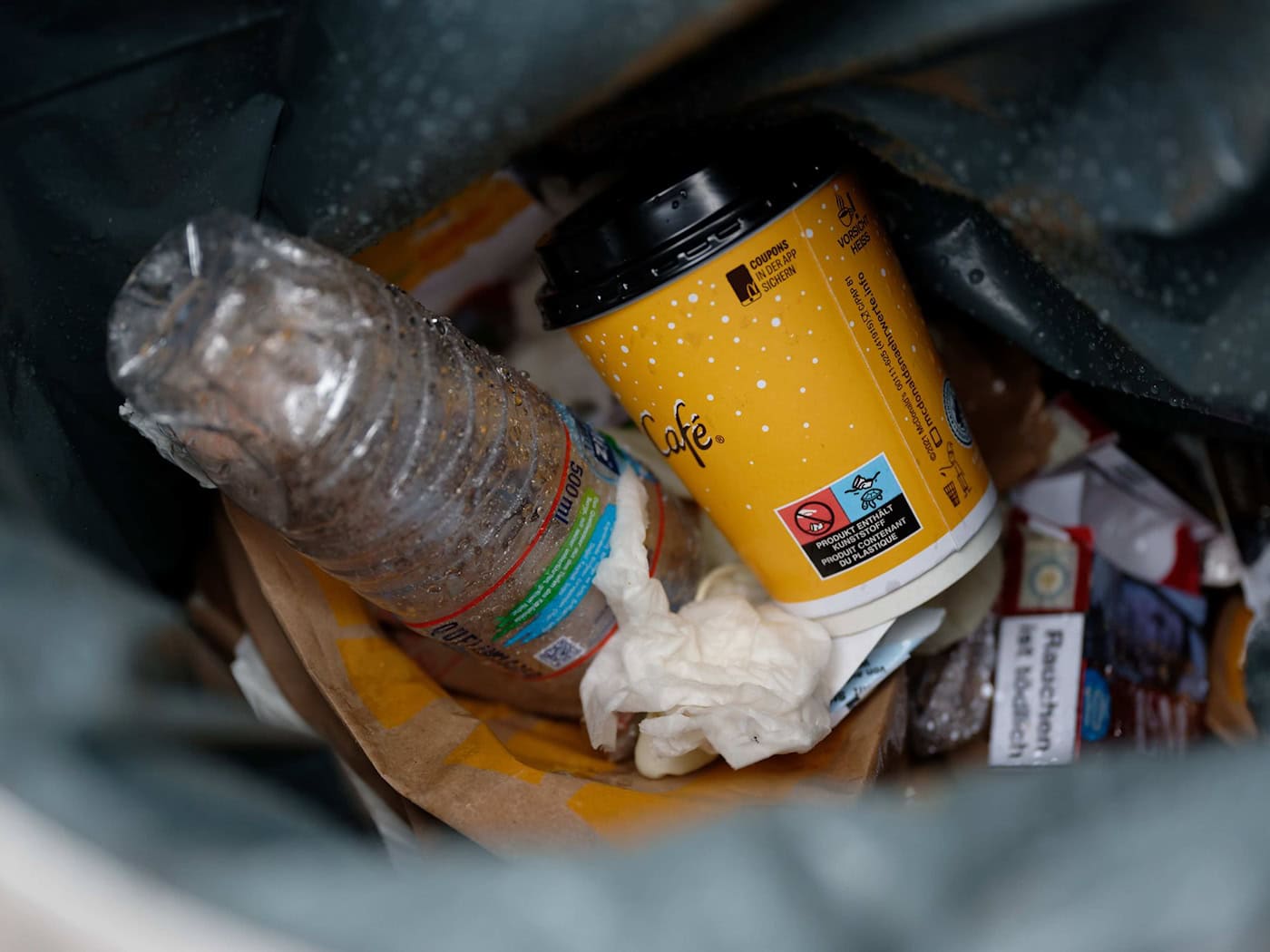 Kommunen können auf Einweg-Verpackungen eine Steuer erheben. (Symbolbild)  / Foto: Henning Kaiser/dpa