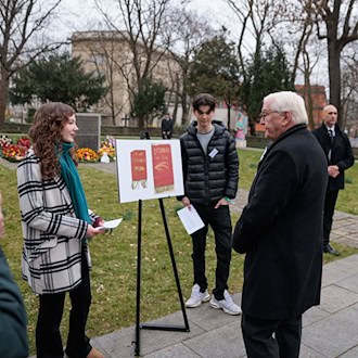 Bundespräsident Steinmeier fordert zum 18. März Einsatz für Demokratie. / Foto: Carsten Koall/dpa