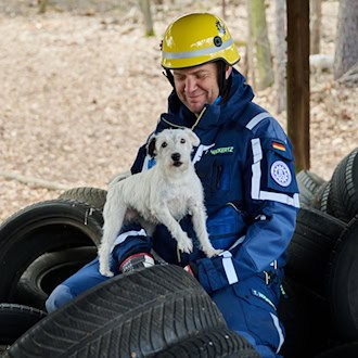 Etwa 90 Hunde sind bei dem Vernetzungstreffen in Berlin mit dabei. / Foto: Annette Riedl/dpa