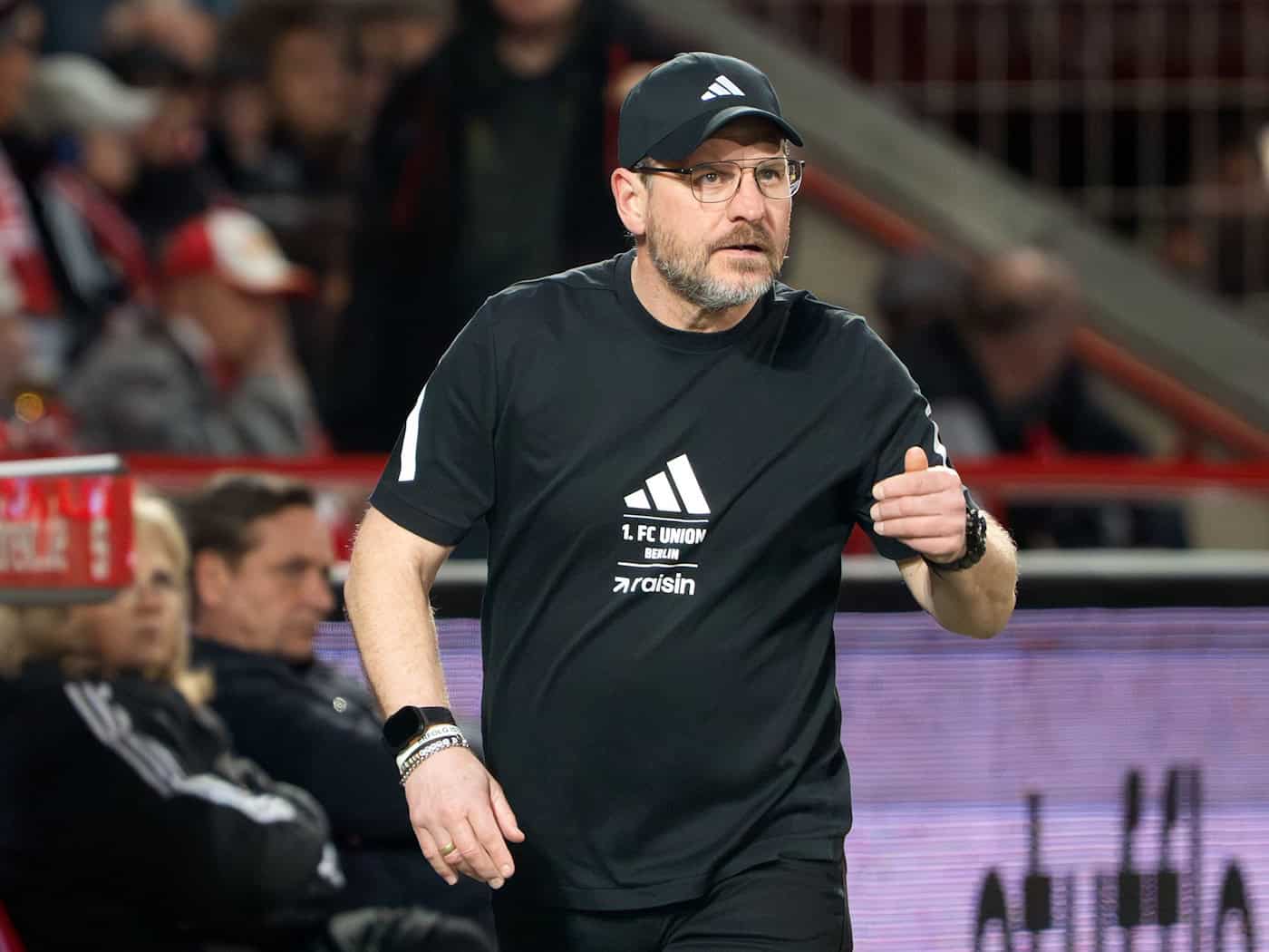 Nur ein Sieg aus zehn Spielen: Steffen Baumgart steht mit dem 1. FC Union Berlin unter Druck. (Archivbild) / Foto: Soeren Stache/dpa