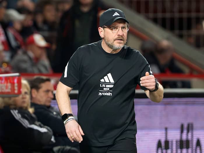Nur ein Sieg aus zehn Spielen: Steffen Baumgart steht mit dem 1. FC Union Berlin unter Druck. (Archivbild) / Foto: Soeren Stache/dpa