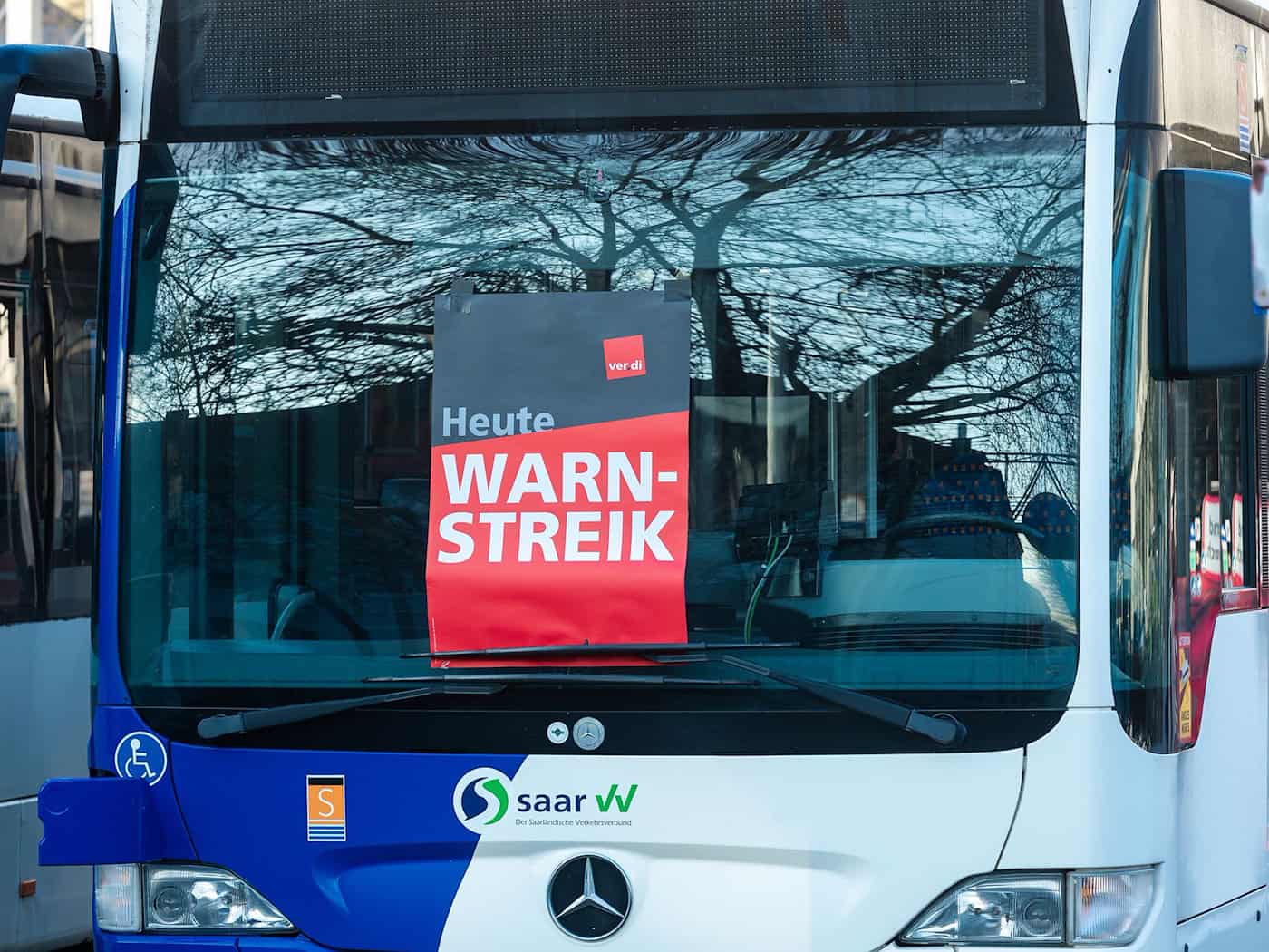 Eine Entscheidung über einen erneuten ÖPNV-Warnstreik im Saarland ist noch nicht gefallen. (Archivbild) / Foto: Laszlo Pinter/dpa