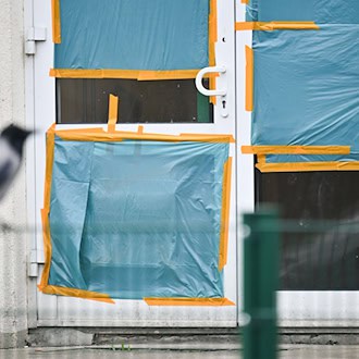 Ein Angriff auf die Flüchtlingsunterkunft in Stahnsdorf zählt zu den Gewaltstraftaten, die der Verein Opferperspektive für 2025 auflistet. (Archivbild) / Foto: Sebastian Christoph Gollnow/dpa